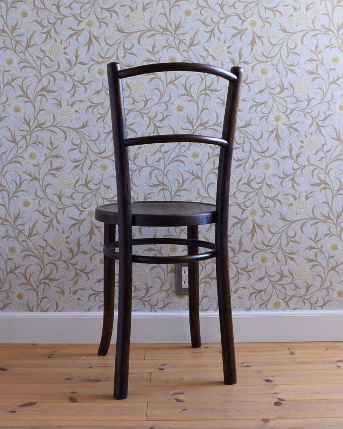 おしゃれな椅子、ベントウッドチェアの後ろ姿