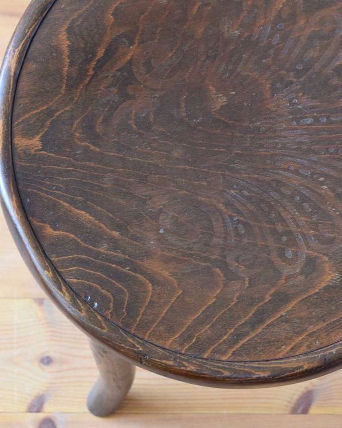 アンティークの椅子の座面の模様