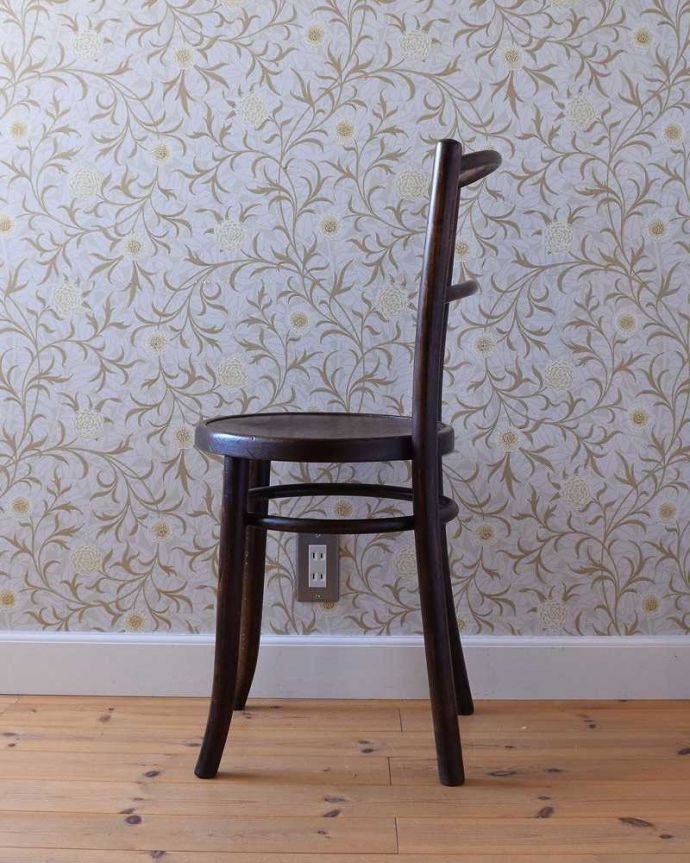 ベントウッドチェアの側面