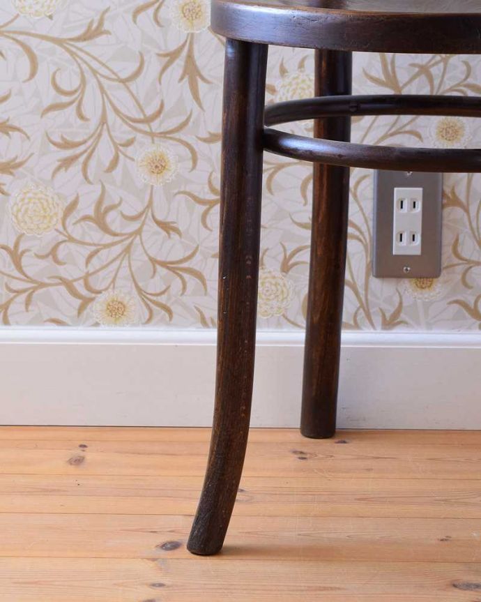 ベントウッドチェアの脚