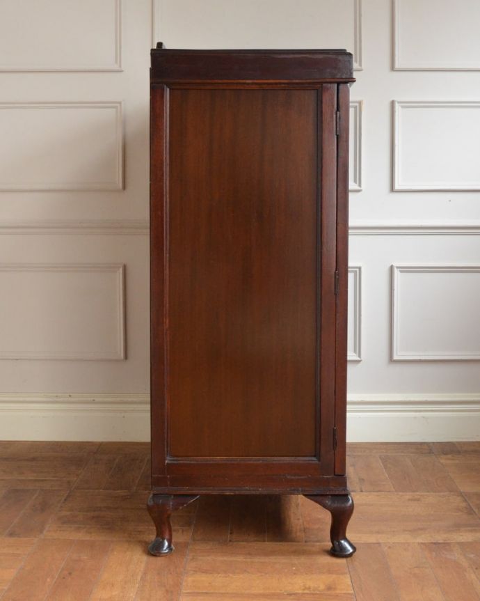 アンティークのキャビネット アンティーク家具 カップボード 横から見てもステキ横から見るとこんな感じ。(q-2320-f)