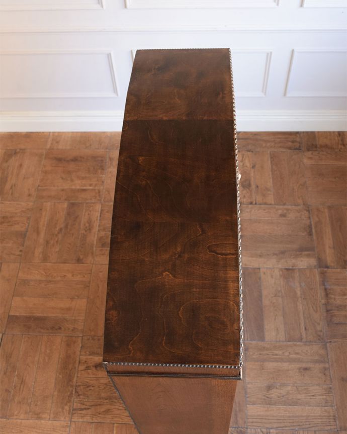 キャビネットの天板