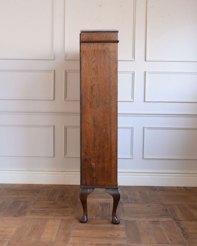 キャビネットの側面