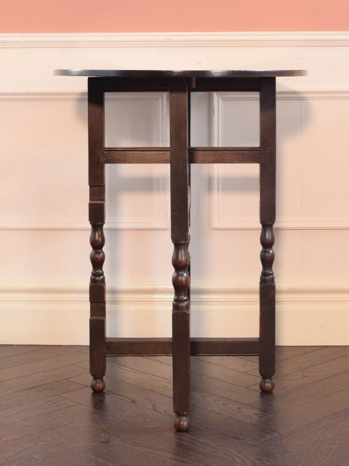 折り畳みテーブルの反対側