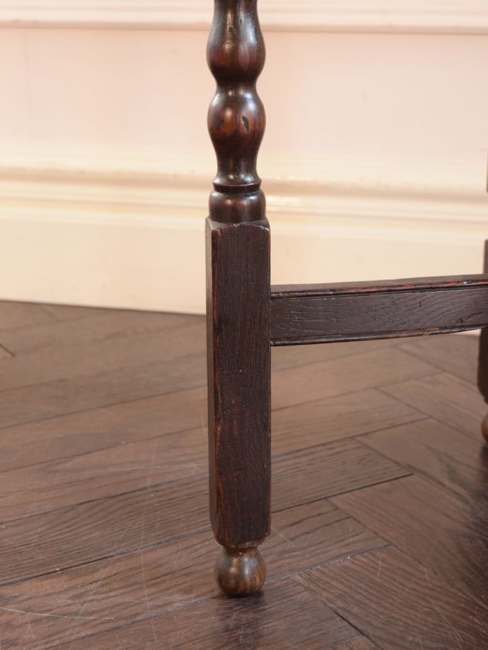 アンティークテーブルの脚