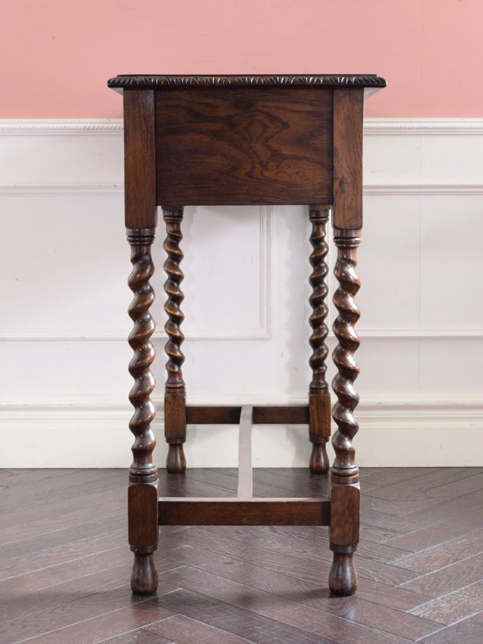 コンソールテーブルの側面