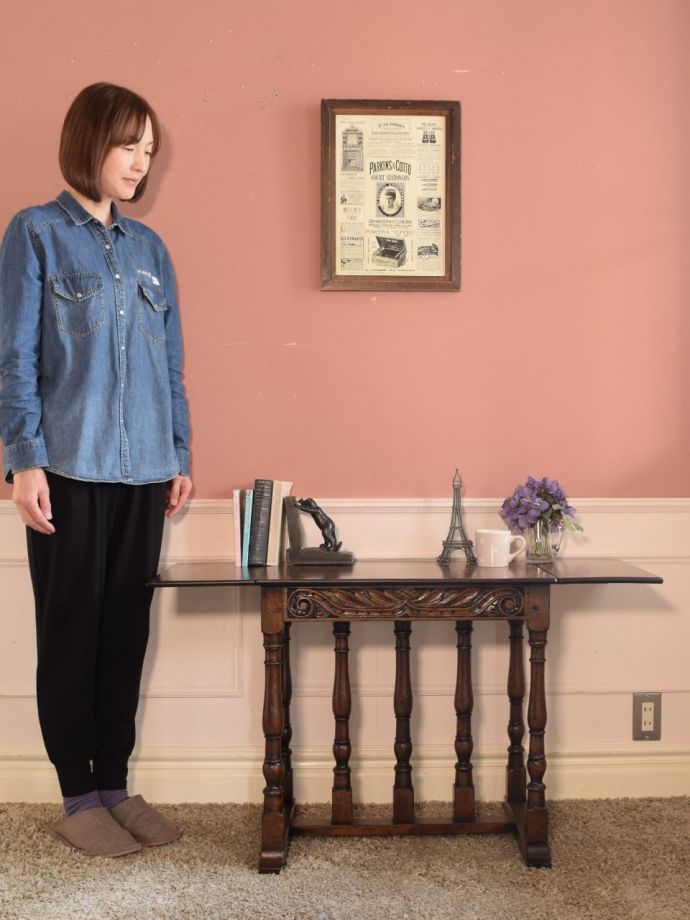 アンティークの伸長式テーブル