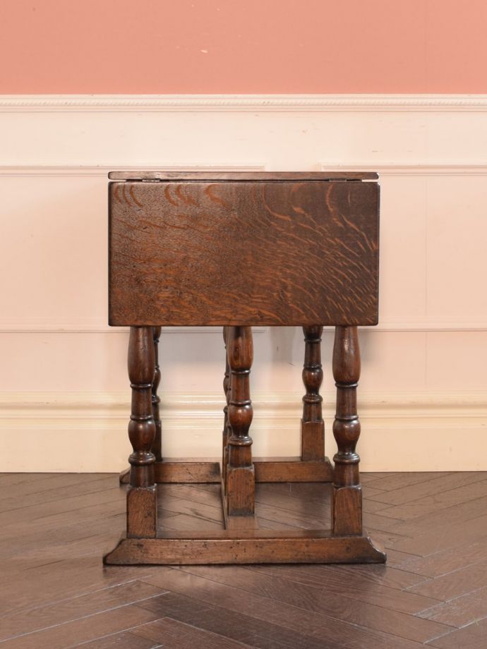 折り畳み式テーブルの側面