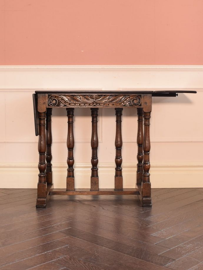 伸長式天板を片方開くと