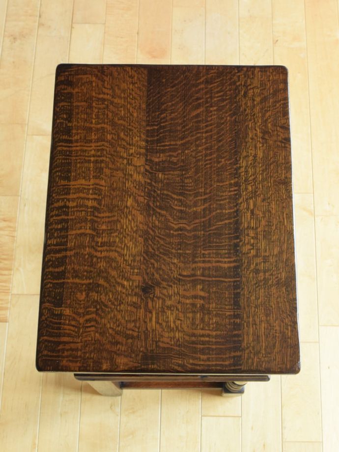 アンティークサイドチェストの天板