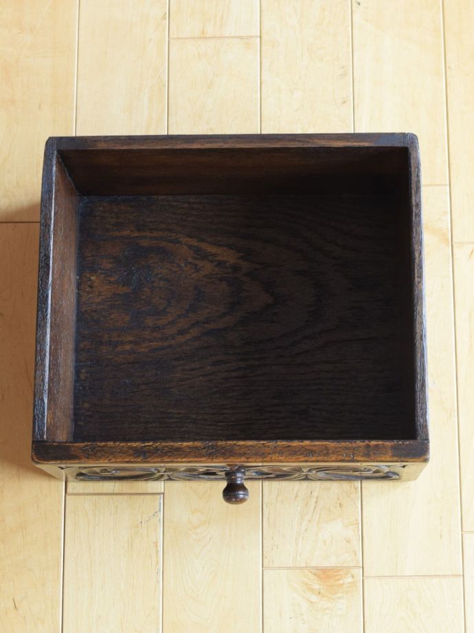 サイドチェストの引き出し