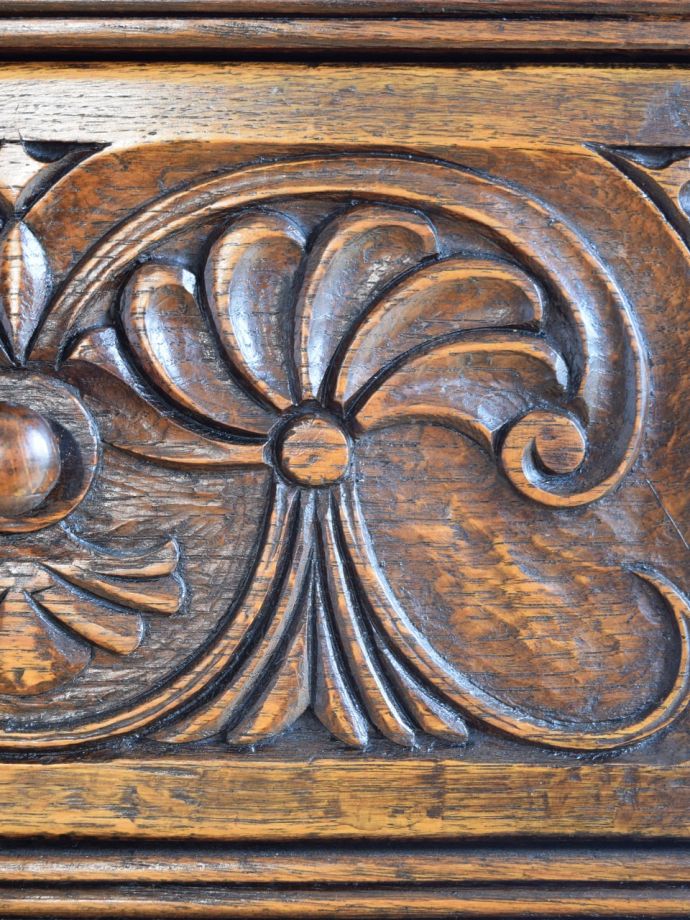 アンティークらしい彫