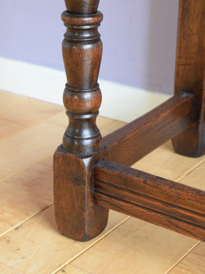 サイドチェストの脚