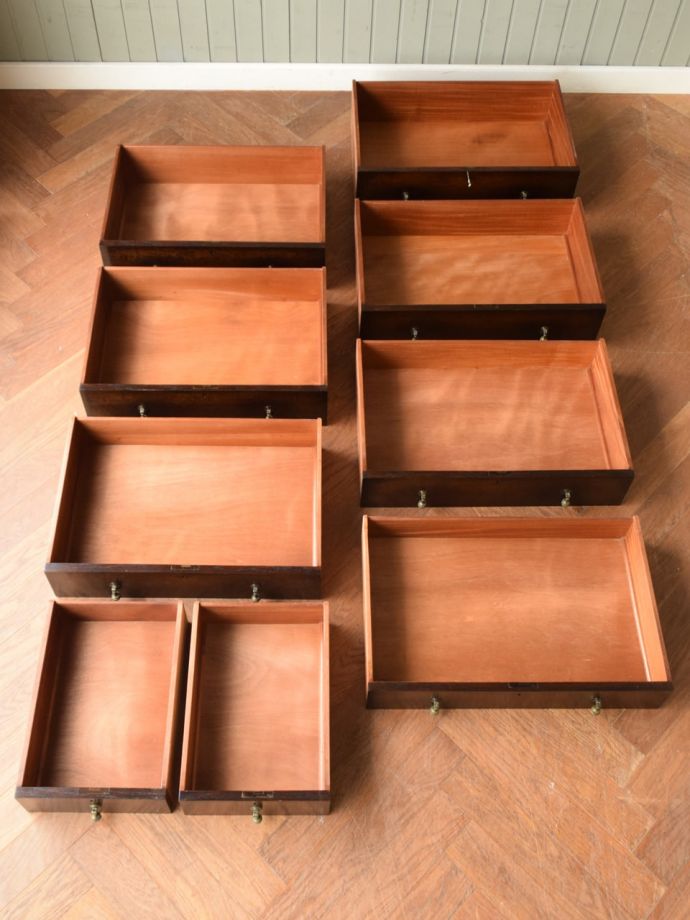 チェストの引き出しの中