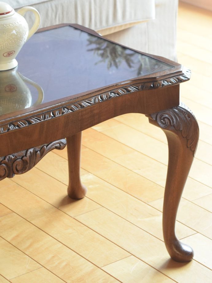 英国のアンティーク家具らしいデザイン