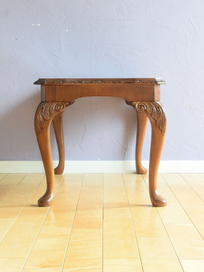 コーヒーテーブルの側面