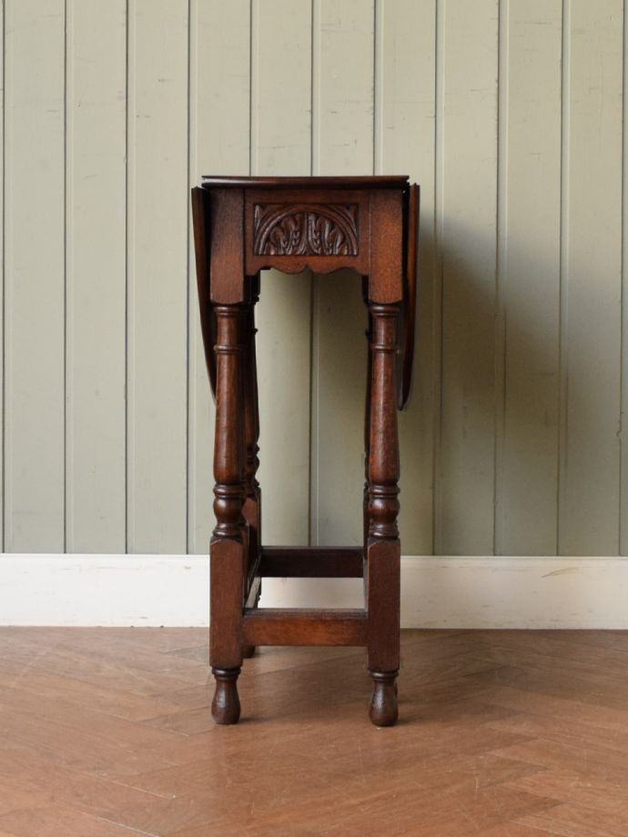 折り畳み式テーブルの側面