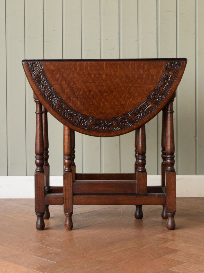 畳んだ時のゲートレッグテーブル