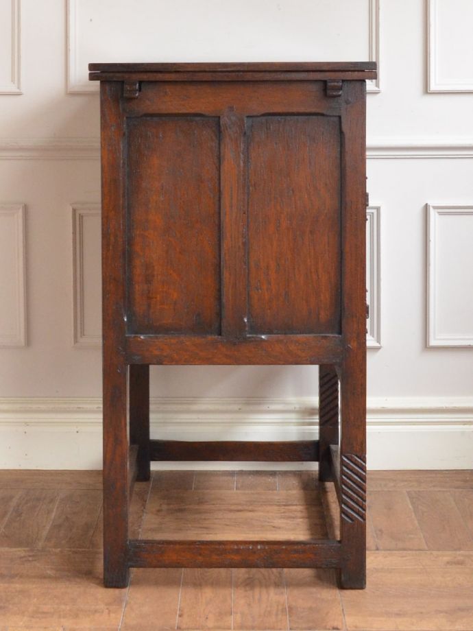 キャビネットの側面