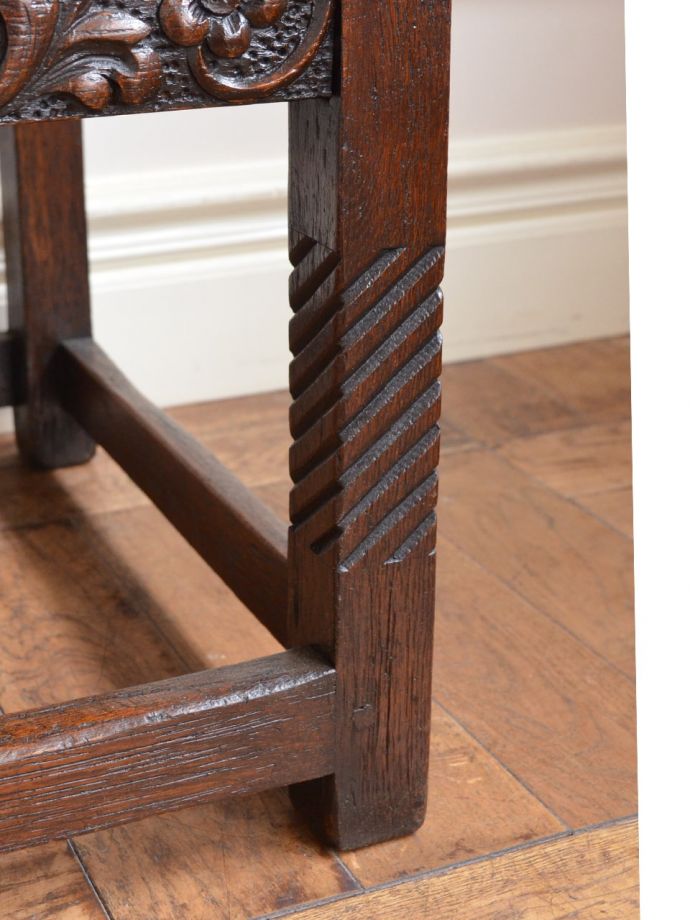 アンティーク家具の脚