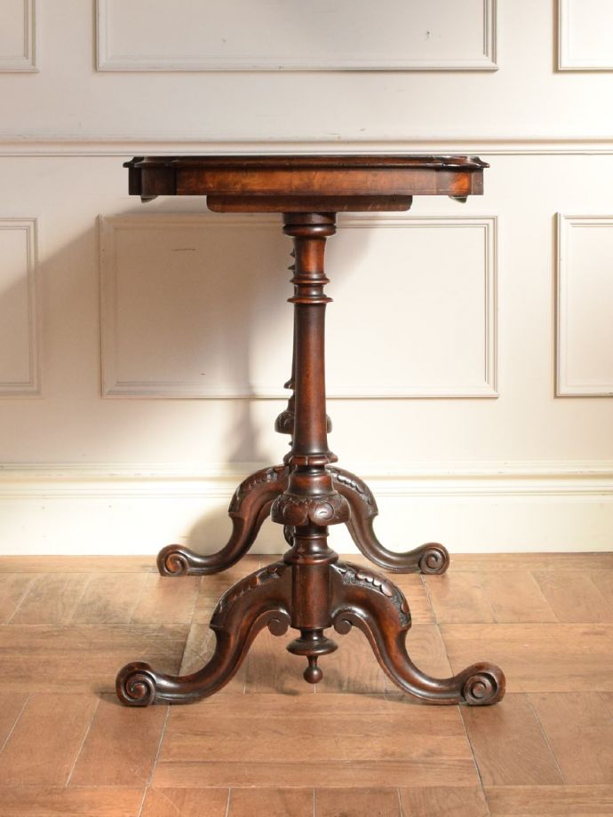 サイドテーブルの側面