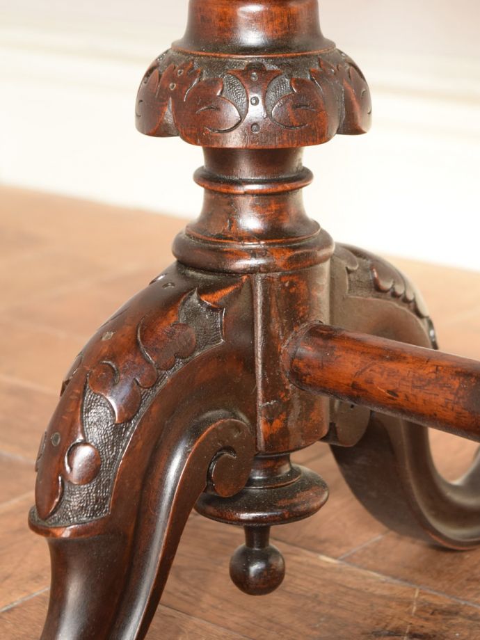 アンティークらしい彫