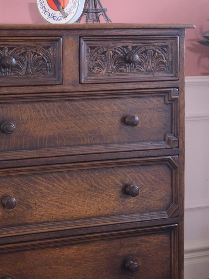 アンティーク家具らしさが漂うチェスト