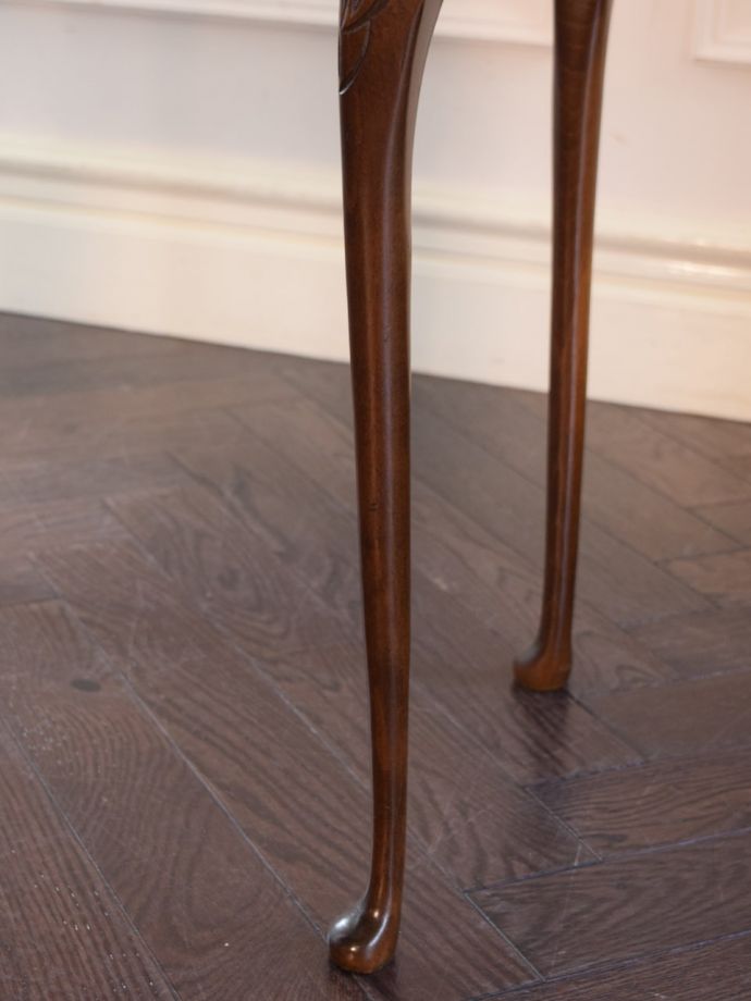 アンティークテーブルの脚