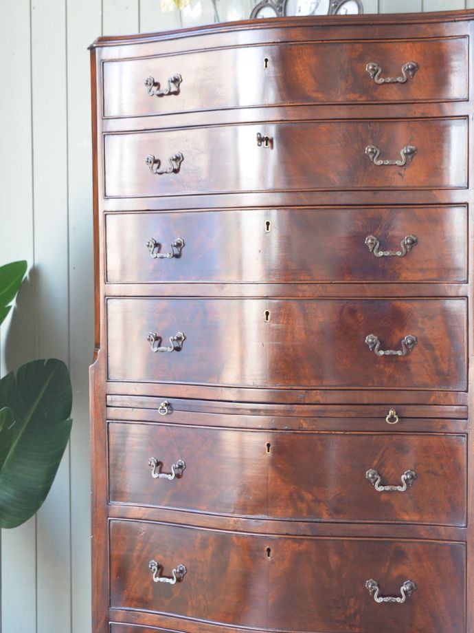 アンティークチェストの美しい木目