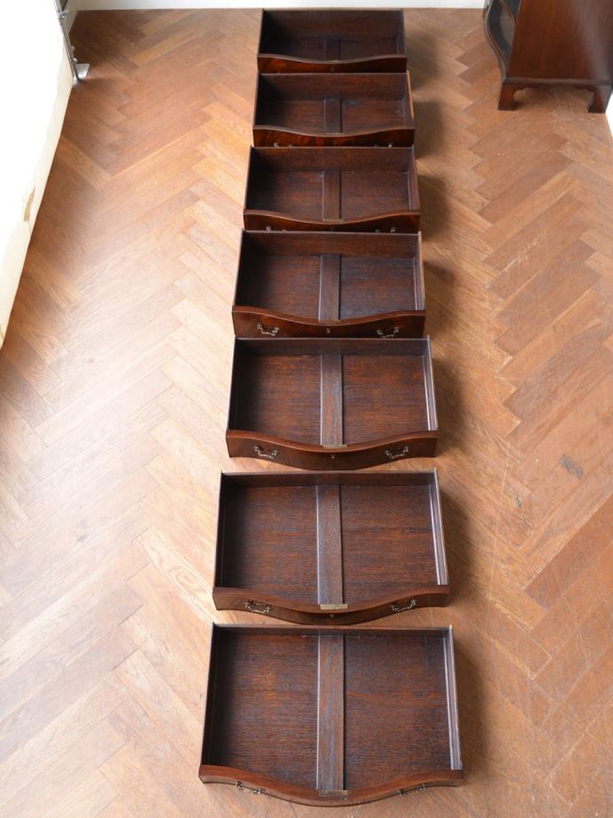 チェストの引き出しの中