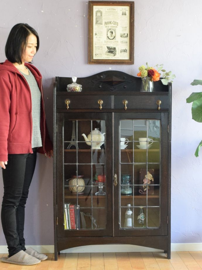 英国アンティークのキャビネット