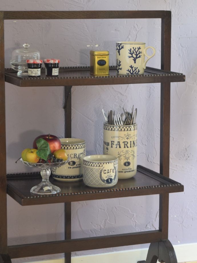 英国のアンティーク家具らしいデザイン