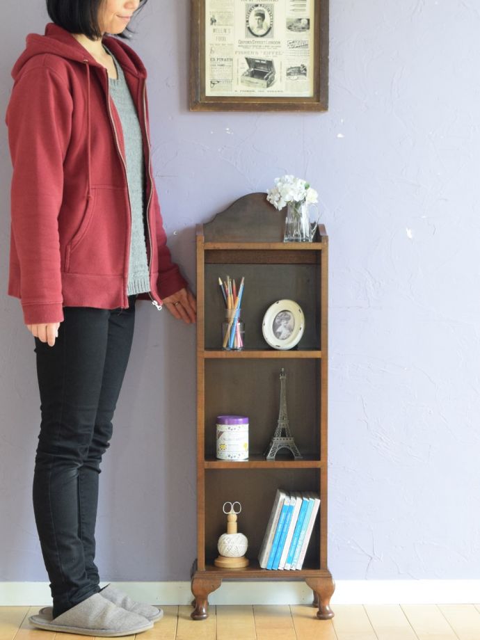 アンティークのオープンシェルフ