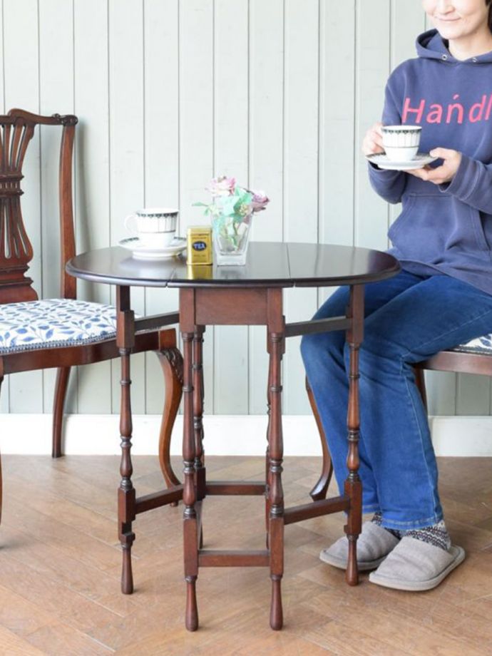 アンティーク【英国 Old Charm 】ゲートレッグ サイドテーブル アンティーク ゲートレッグテーブル – 英国アンティーク家具専門店