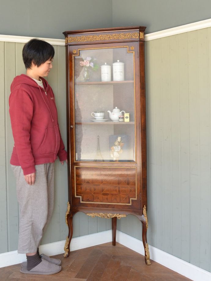 英国アンティークのガラスキャビネット