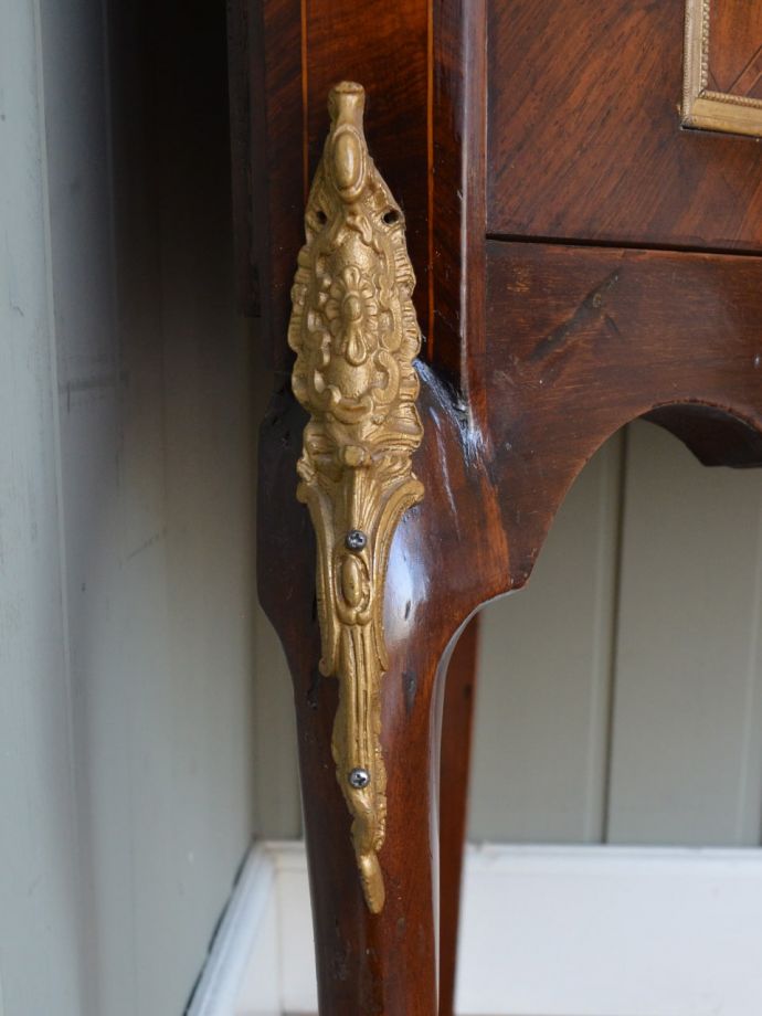 コーナーキャビネットの装飾