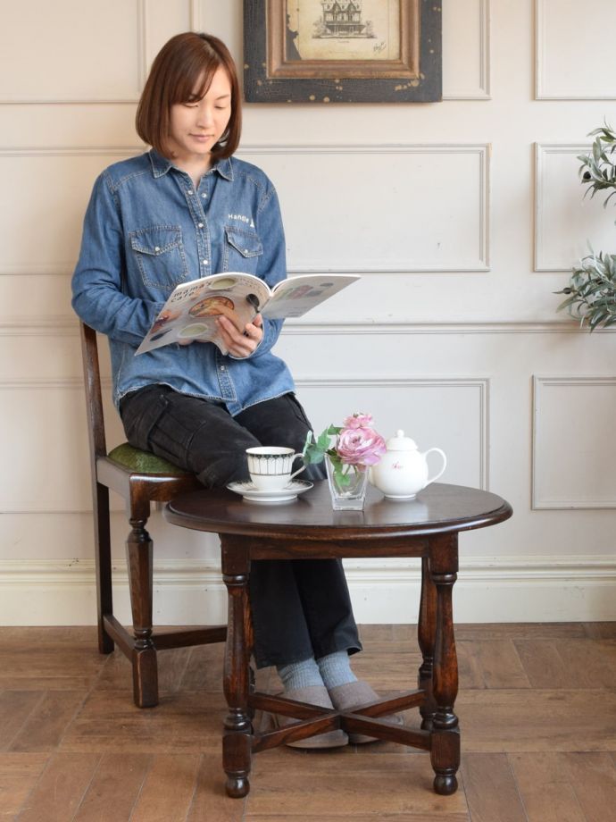 アンティークのコーヒーテーブル