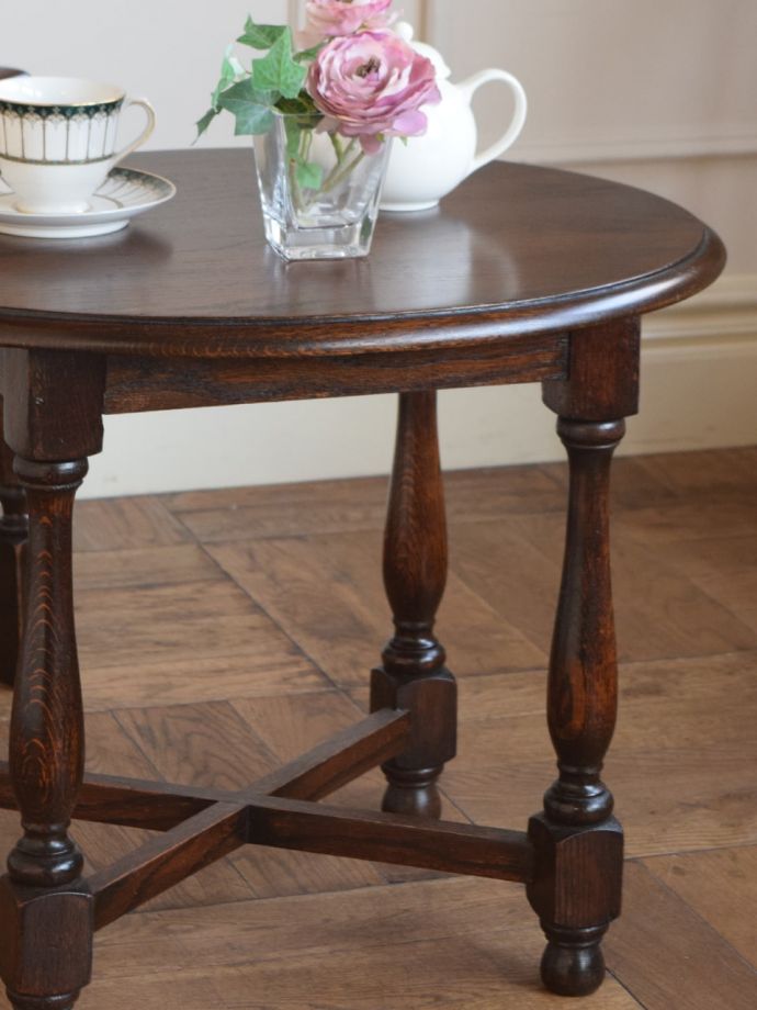 英国のアンティーク家具らしいデザイン