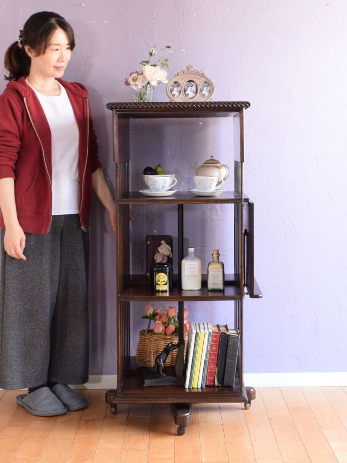 英国のアンティーク家具、リボルビングブックケース