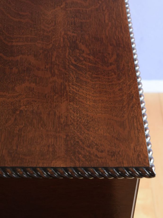 天然木のアンティーク家具の天板