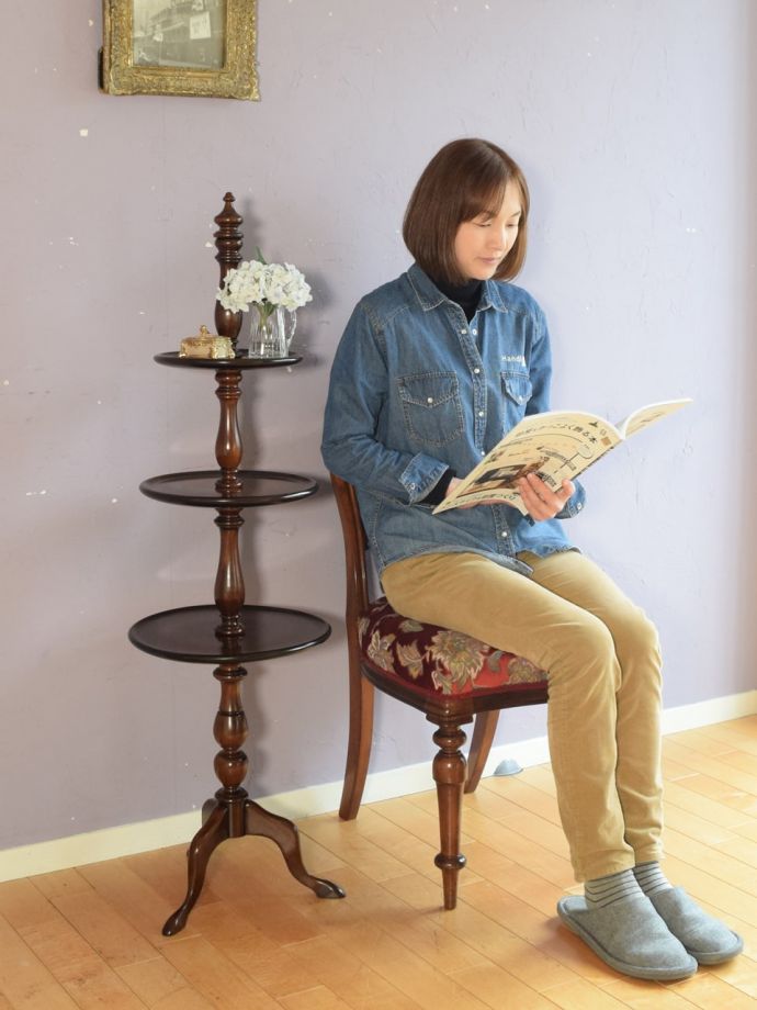 英国アンティークのテーブル