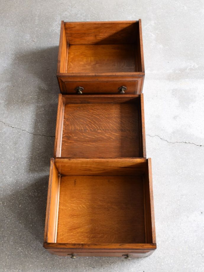 サイドボードの引き出し