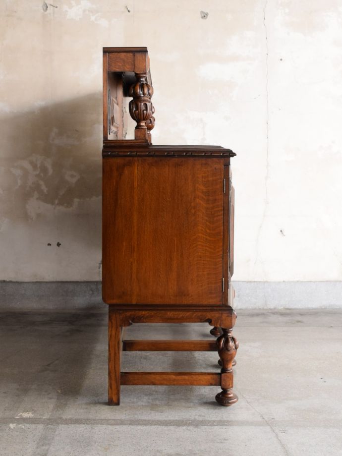 サイドボードの側面