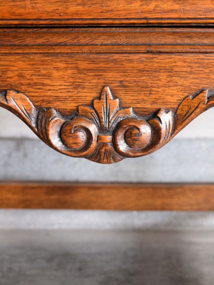 アンティーク家具の装飾