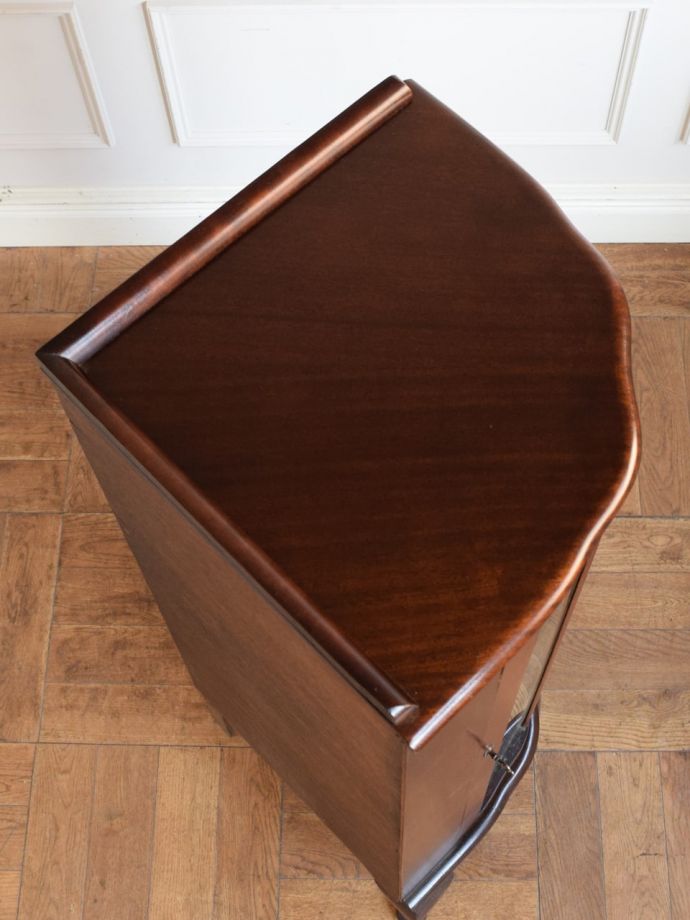 アンティーク家具の形