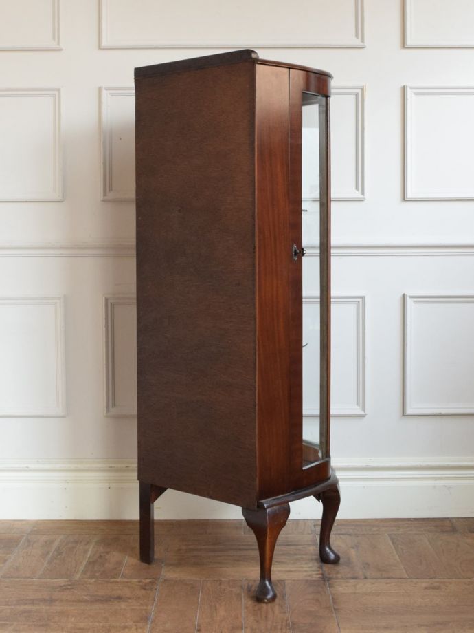 キャビネットの側面