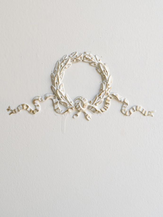 フランスアンティーク家具らしい装飾