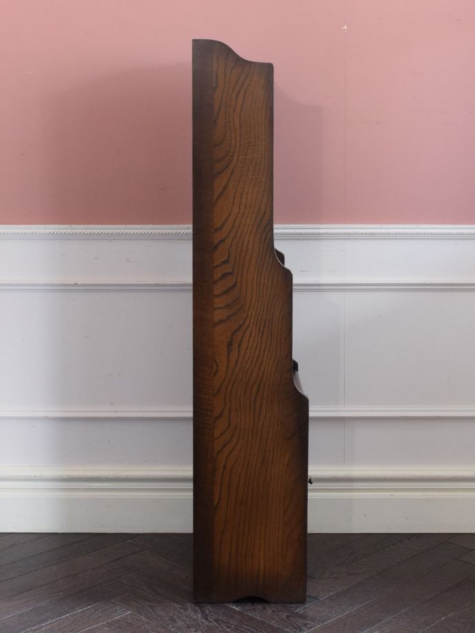 オープンシェルフの側面