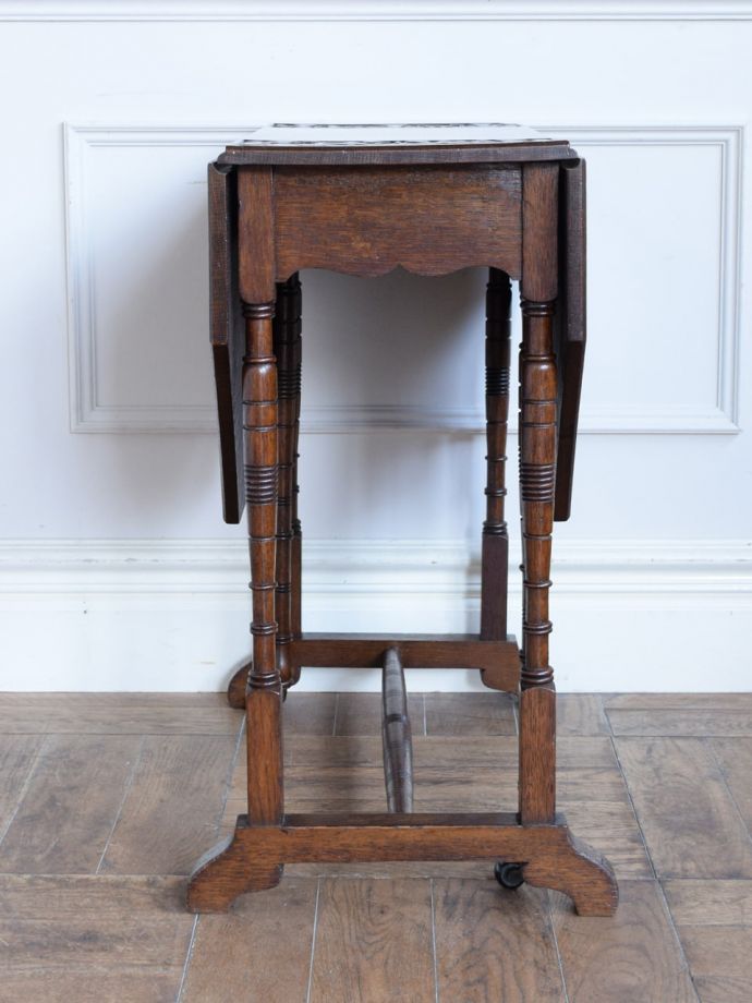 折り畳み式テーブルの側面