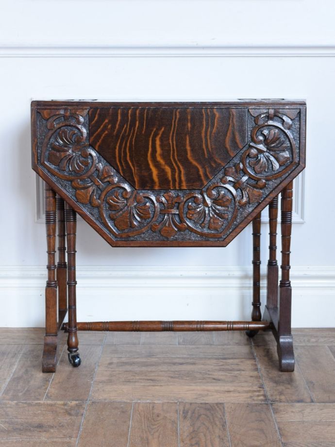 畳んだ時のゲートレッグテーブル